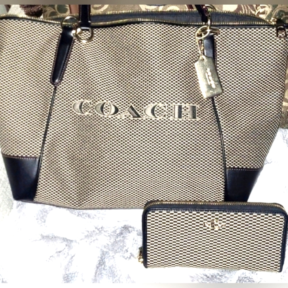 FLASH SALE!! Coach Medium Legacy Tote & Matching wallet set